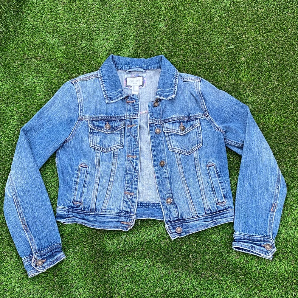 Forever 21 Woman's Blue Denim Jacket Size Medium